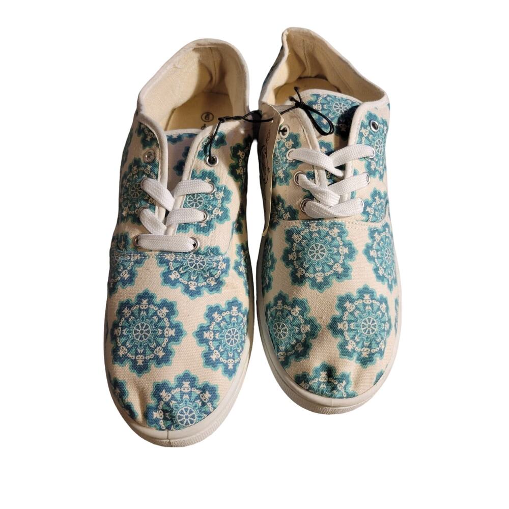 Sole Mates NEW Blue Medallion Women's Tennis Shoe Fashion Sneakers Size 9 NWT